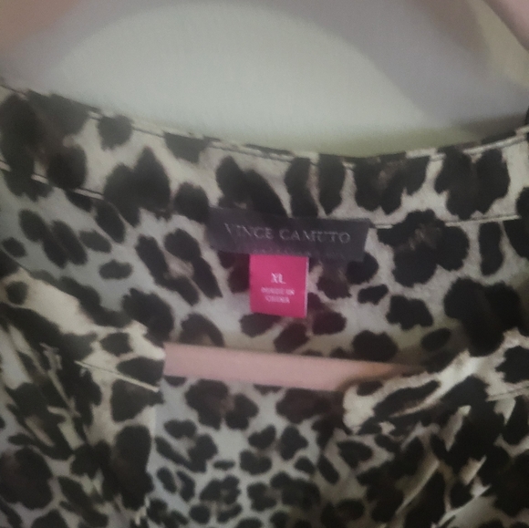 Vince Camuto Graphic Black and Cream Blouse - Picture 3 of 7